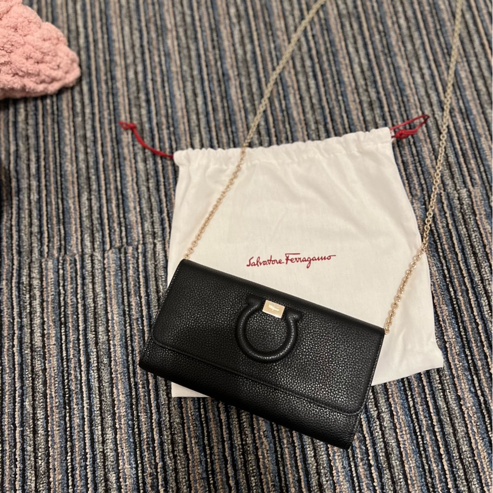 salvagtore ferragamo wallet bag with chain